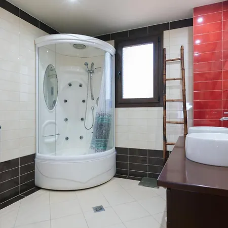Family Ellis With Private Pool 200m To The Walking Distance To The Amenities *