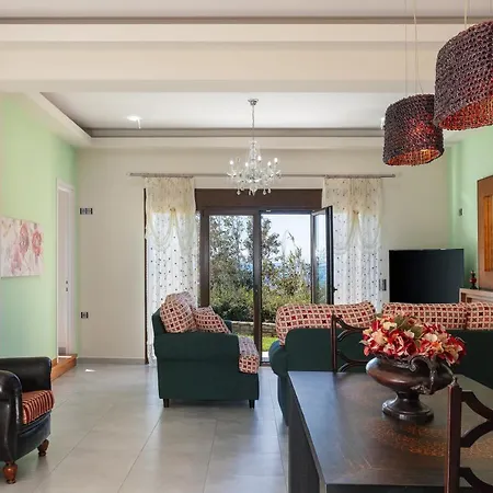 Family Ellis With Private Pool 200m To The Walking Distance To The Amenities Villa *
