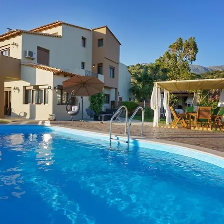 Villa Family Ellis With Private Pool 200m To The Walking Distance To The Amenities *
