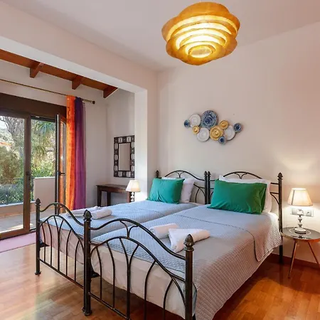 Family Ellis With Private Pool 200m To The Walking Distance To The Amenities Plakias