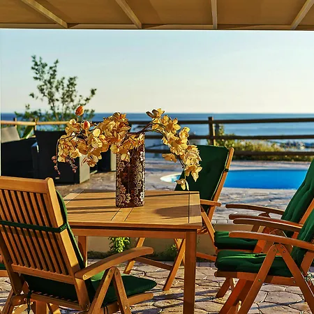 Family Ellis With Private Pool 200m To The Walking Distance To The Amenities