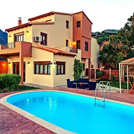 Family Ellis With Private Pool 200m To The Walking Distance To The Amenities * Plakias