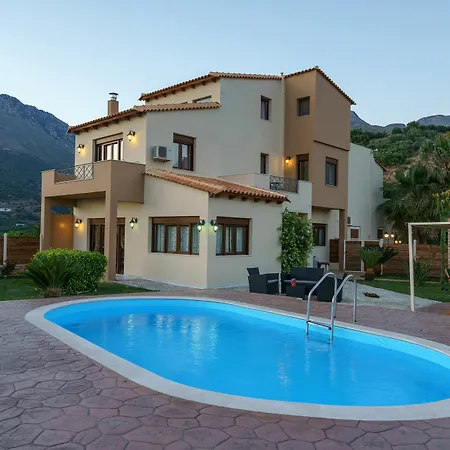 Villa Family Ellis With Private Pool 200m To The Walking Distance To The Amenities